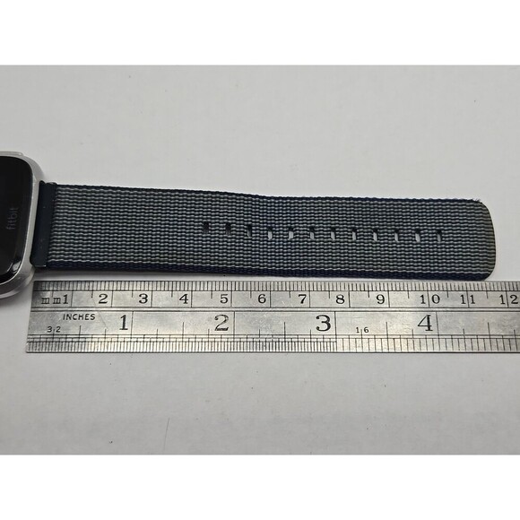 Fitbit Versa FB504 Smartwatch Fitness Heart Rate Bluetooth Extr Bands No Charger - Picture 8 of 13